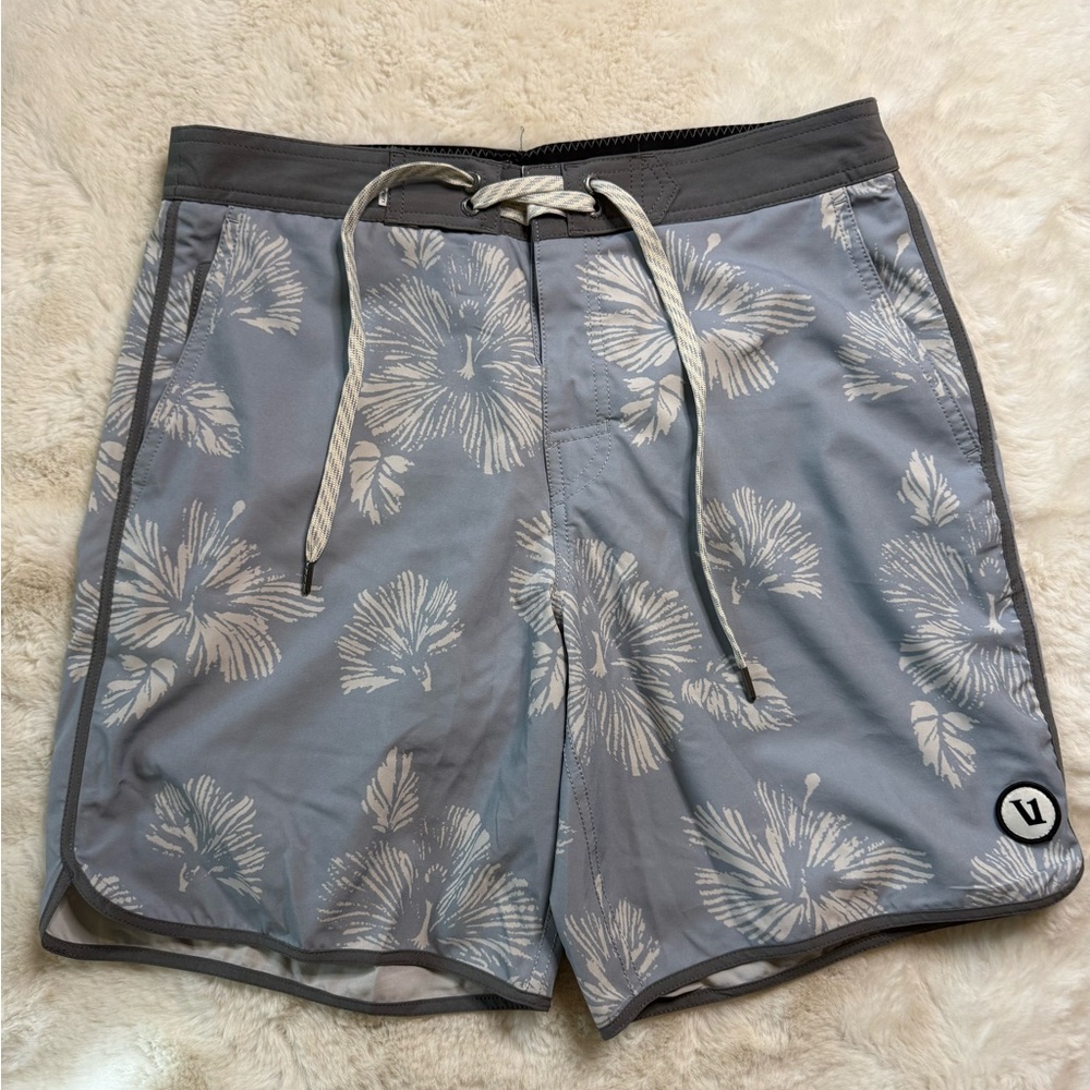 Vuori Floral Cruise Board Shorts Men’s Size 30